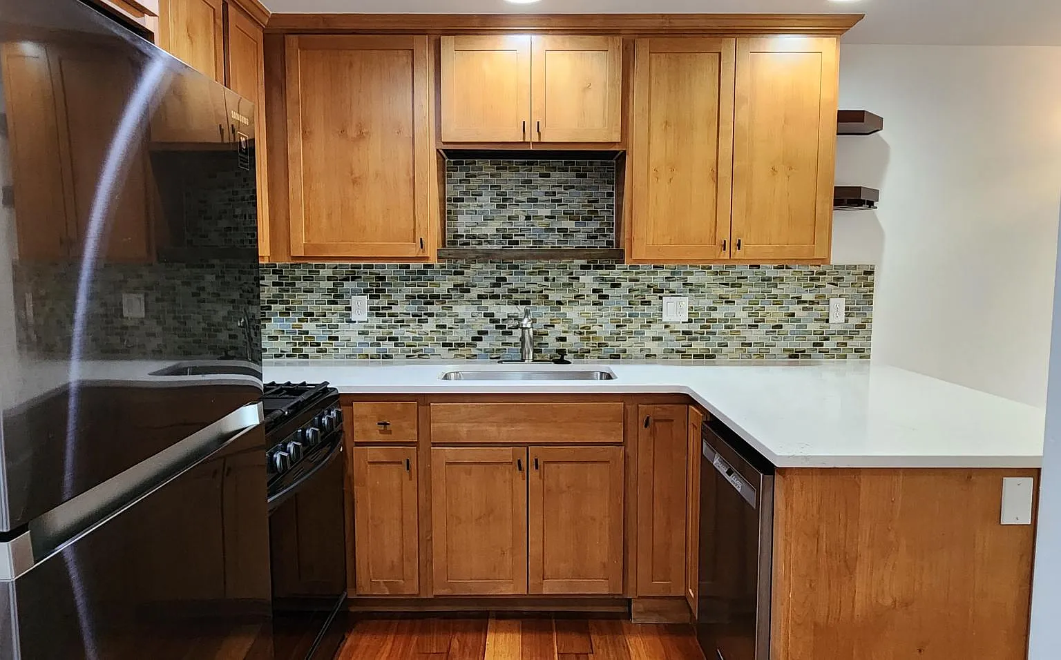 3 bed, 1100 sqft, $2,900 — Photo 3