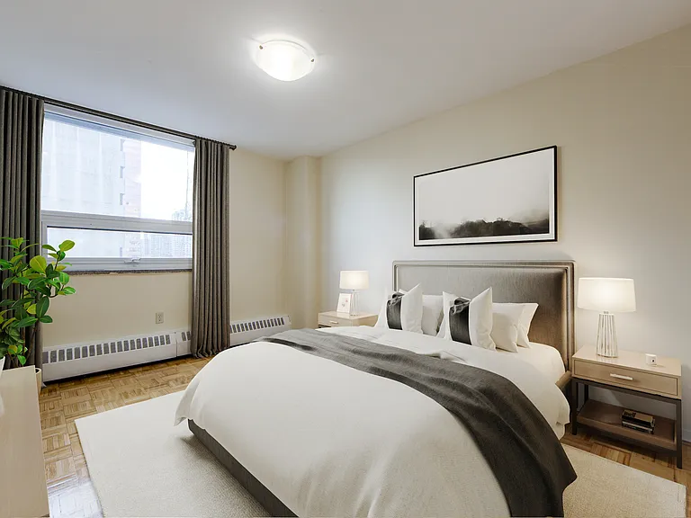 5754 Yonge St — Photo 4