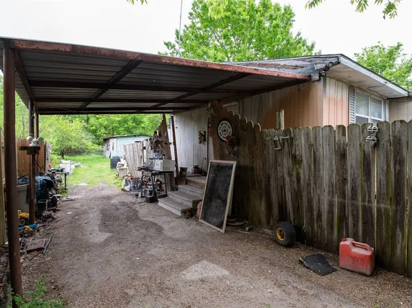 404 E Walnut St, Whitewright, TX 75491