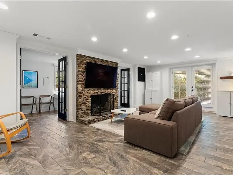 3825 Peachtree Dunwoody Rd NE — Photo 82