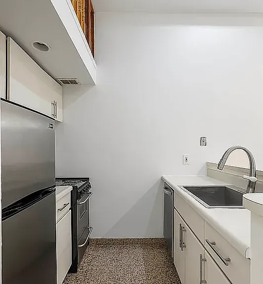 213 E 37th St #1F — Photo 13