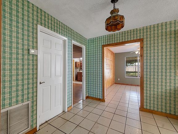 5th image of 2309 NE 13th Court