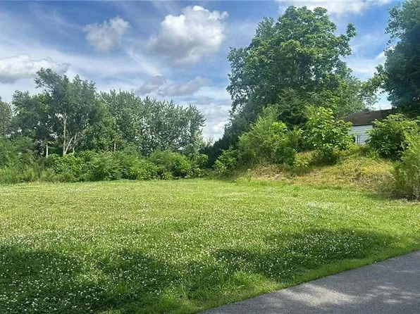 5521 S 1st St, Saint Joseph, MO 64504