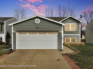 15855 Turnberry St, Lansing, MI 48906