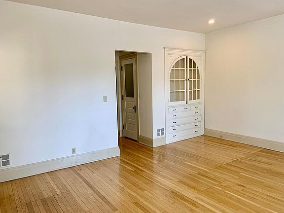 4th image of 2408 E Park Pl #2406