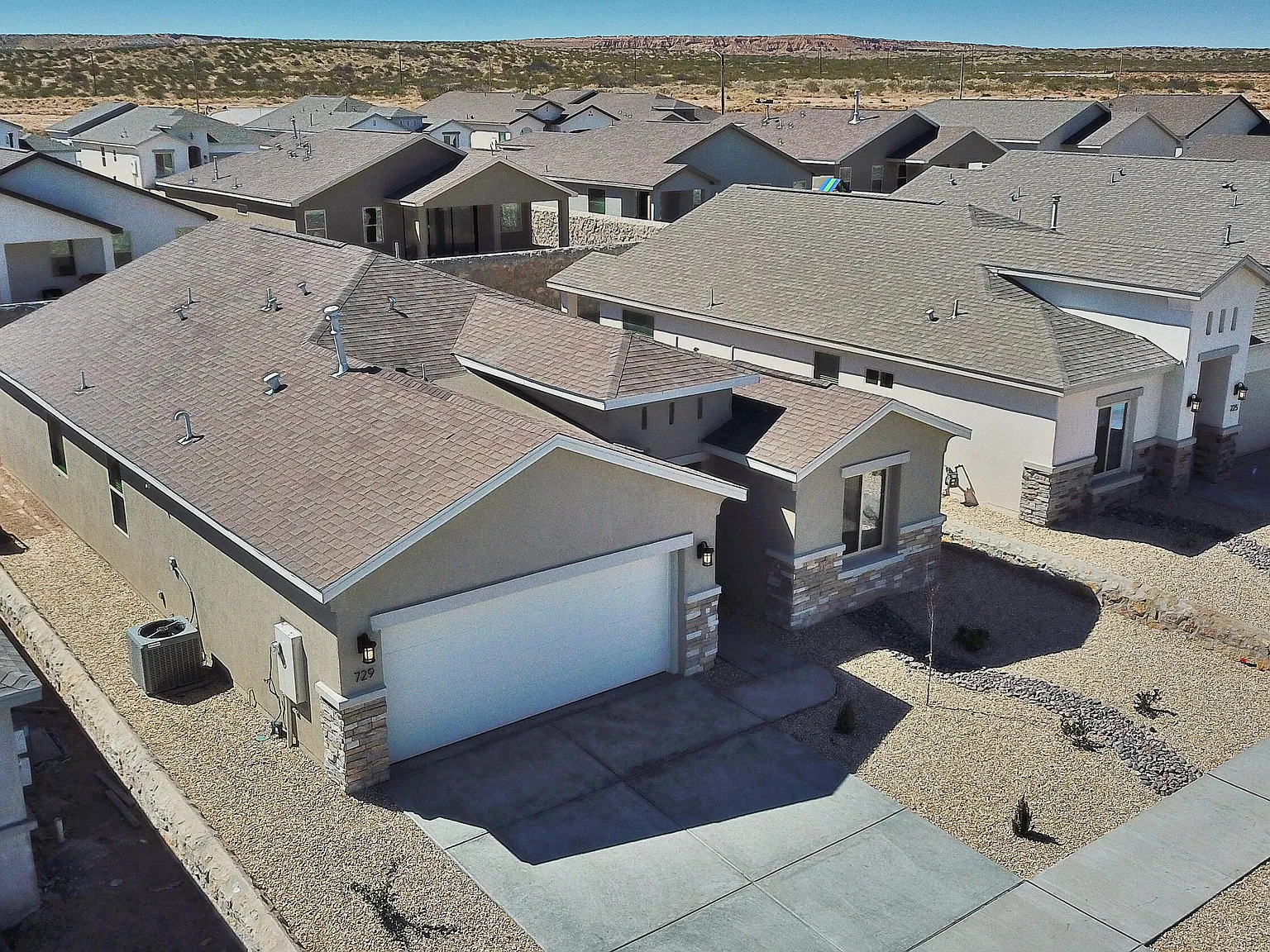 4 bed, 2.5 bath, 1740 sqft, $2,095 — Photo 3