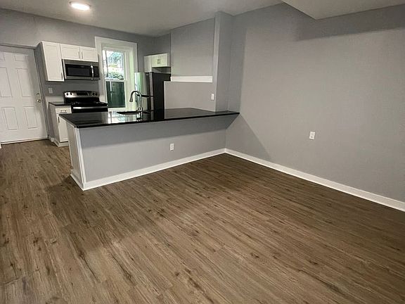 3rd image of 192 Lander St APT 1