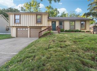9824 Shepherds Dr, Kansas City, MO 64131