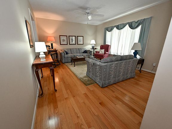 5th image of 1602 Briery Rd