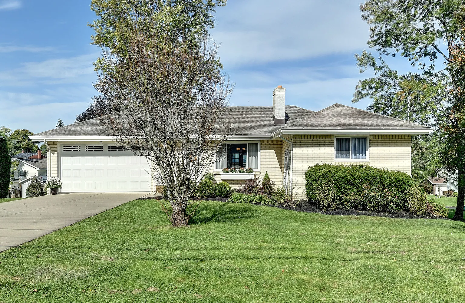 202 Columbia Dr photo 1