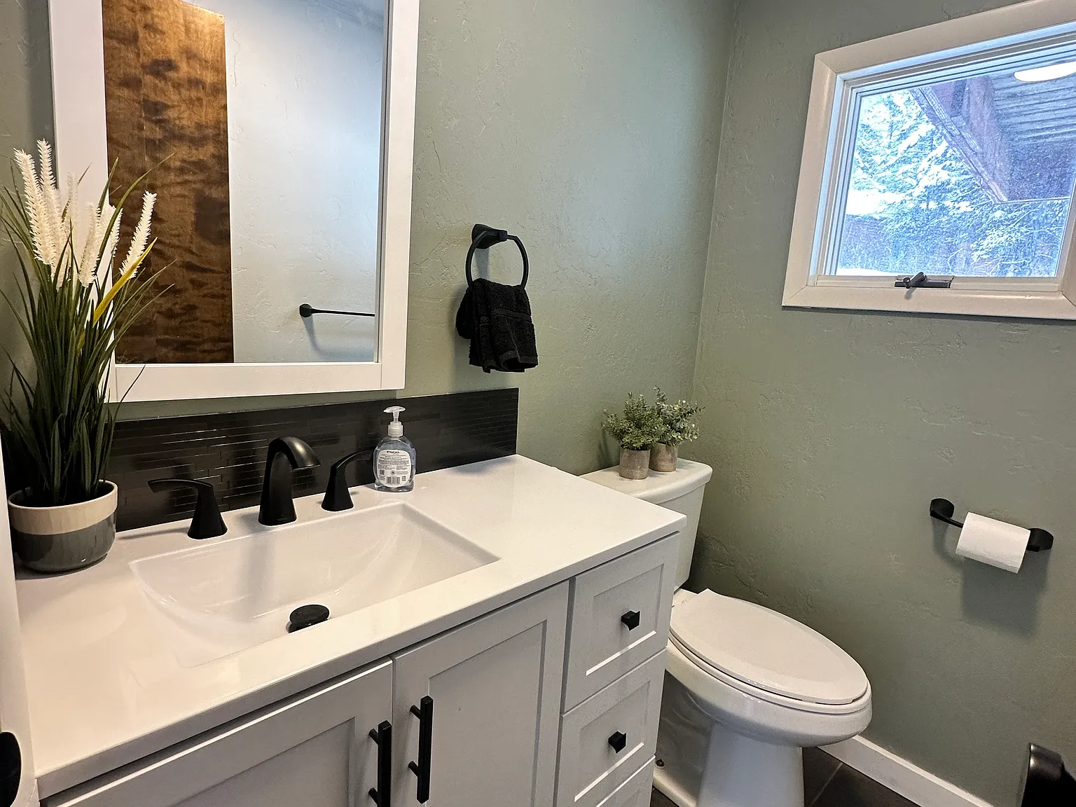 3 bed, 2.5 bath, 2300 sqft, $3,100 — Photo 3