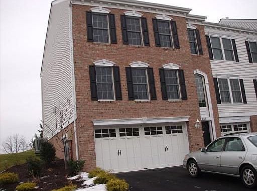 2nd image of 909 Montclair Dr
