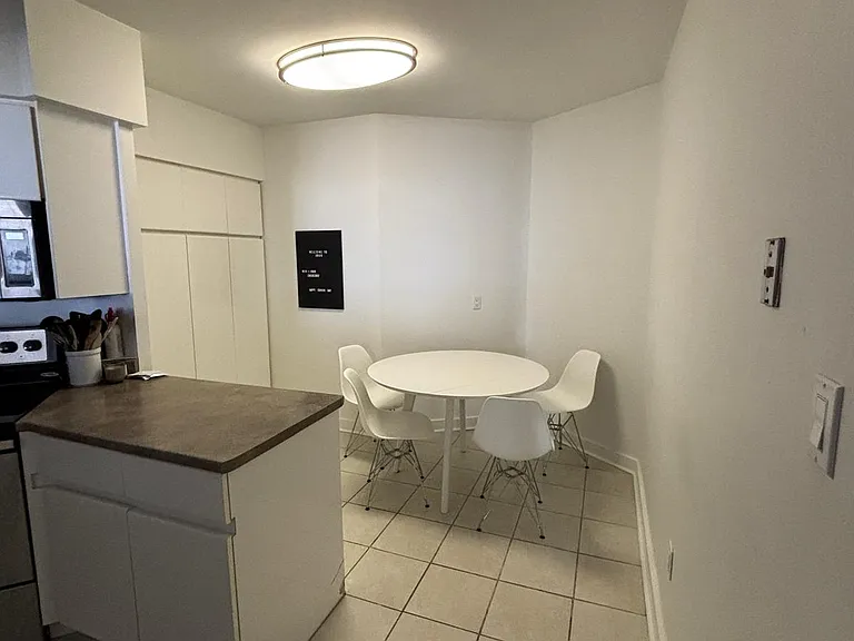 695 Richmond St — Photo 3