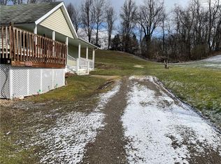 125 Hurst Rd, Smock, PA 15480