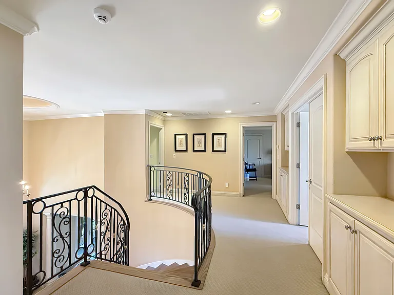 1526 Hillview Dr — Photo 17