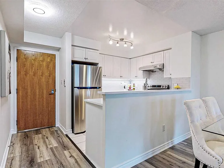 7 Lorraine Dr #502 — Photo 25