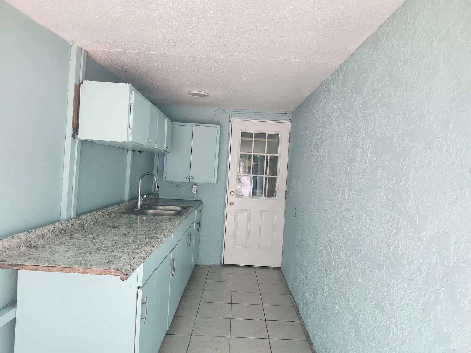 4 bed, 1256 sqft, $2,000 — Photo 4