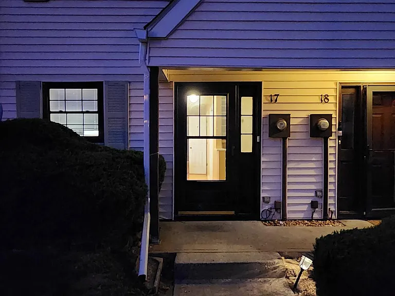 17 King Charles Ct — Photo 1