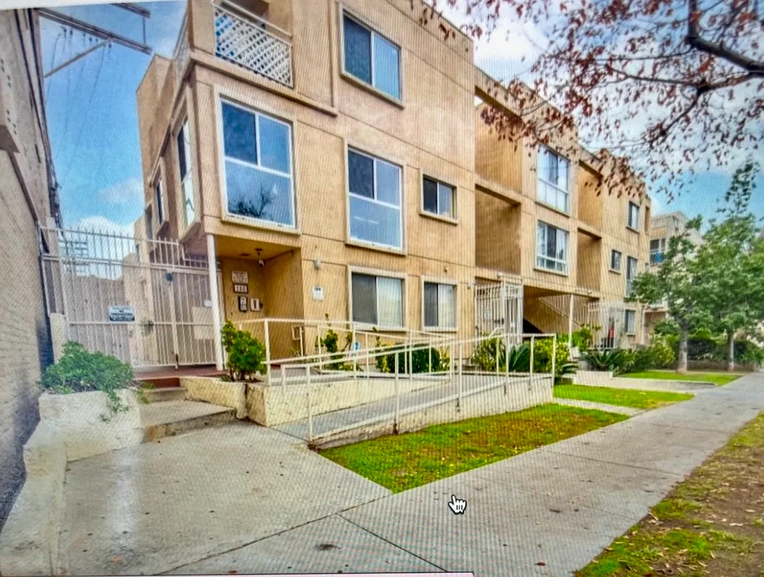 2 bed, 2.5 bath, 1170 sqft, $2,690 — Photo 1