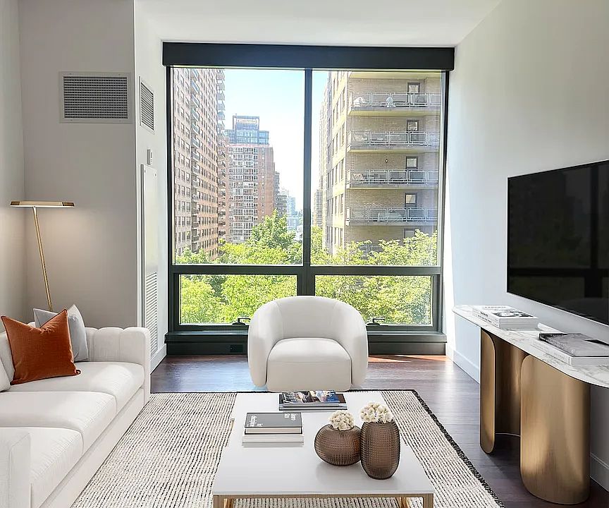 1st image of 200 W 67th St APT 11L