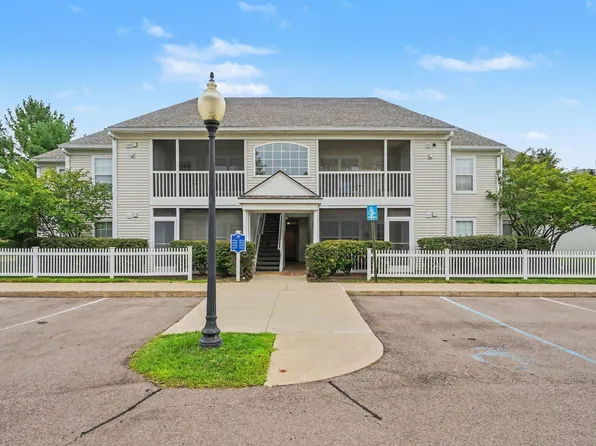 2654 S Knightsbridge Cir, Ann Arbor, MI 48105