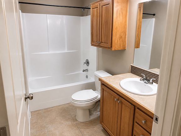 5th image of 945 Lillian Michel Dr