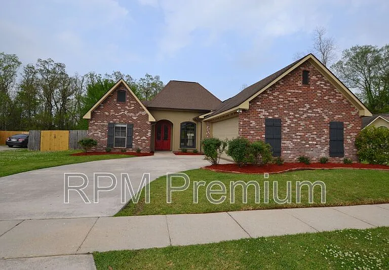 2691 Woodbend Ave — Photo 1