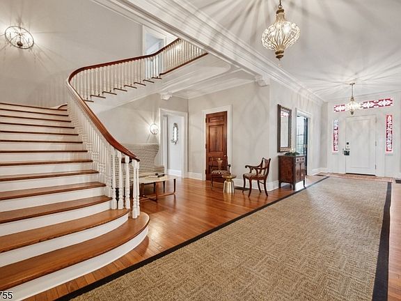 3rd image of 44 Spring Valley Rd