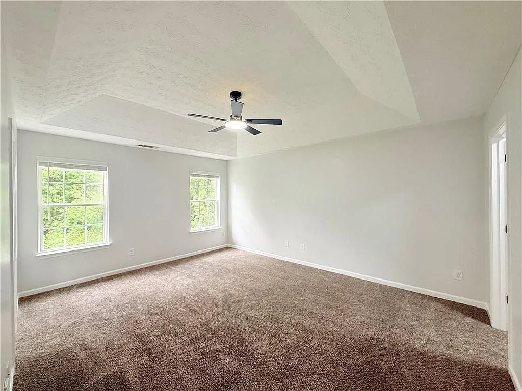 5 bed, 4.0 bath, 3132 sqft, $2,800 — Photo 4