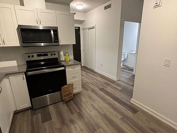 4th image of 430 Essa Rd #326