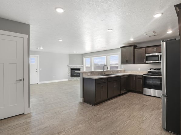 119 42nd Ave NE #104