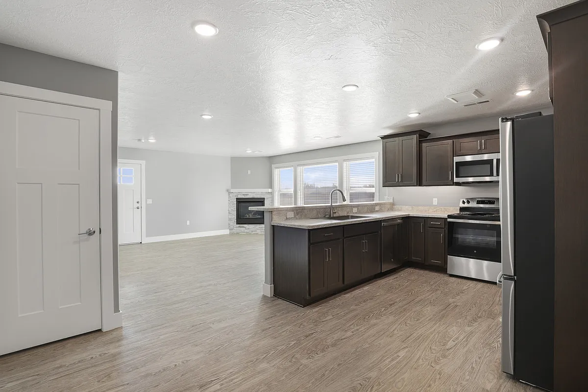 Building Photo - 119 42nd Ave NE #104