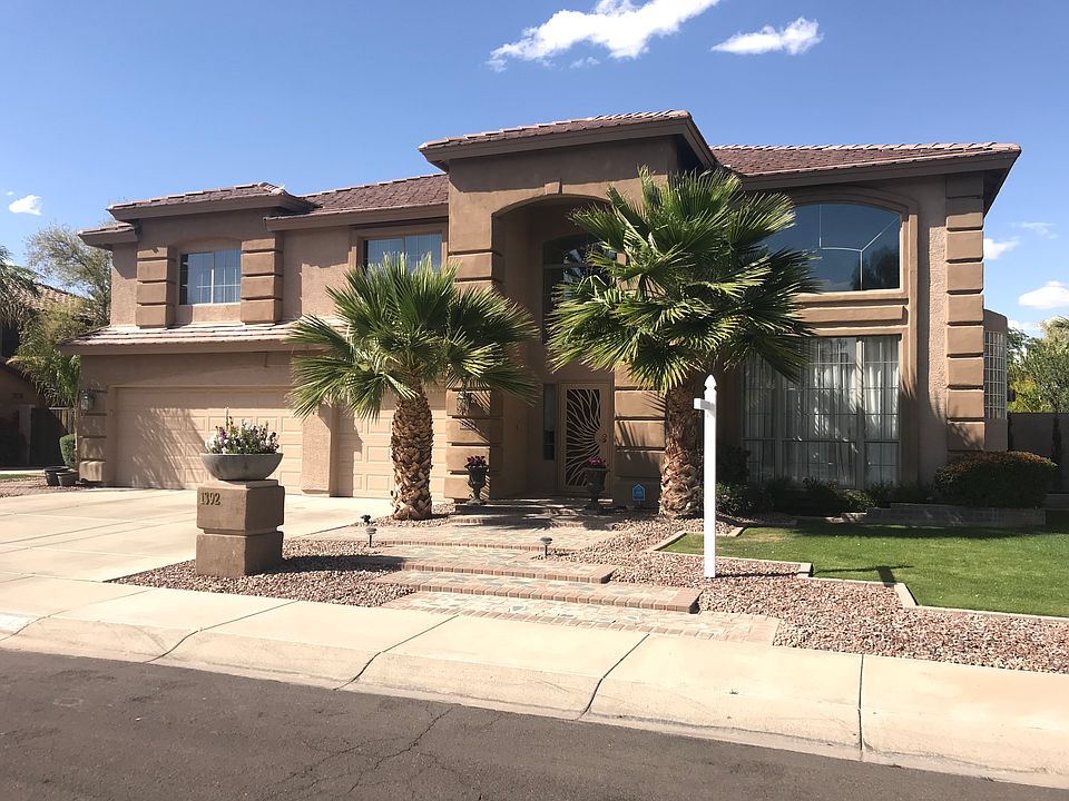 1392 E Bartlett Way
