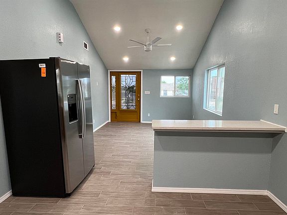5th image of 1007 W 8th St