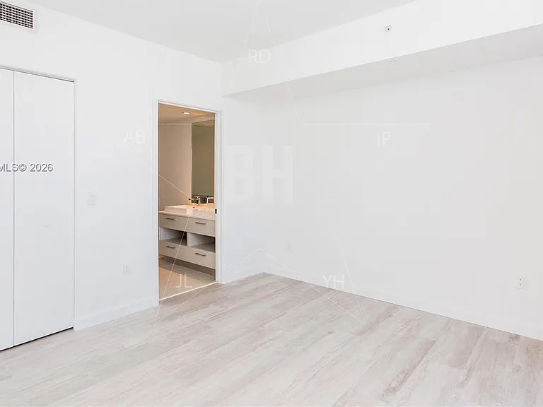 45 SW 9th St #3806 — Photo 9