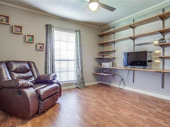 5th image of 2638 Duchess Dr
