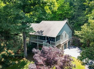135 Woodburn Dr, Swannanoa, NC 28778