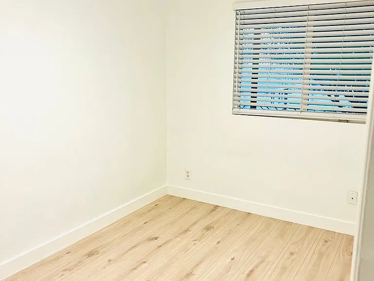 530 E Mariposa St — Photo 10