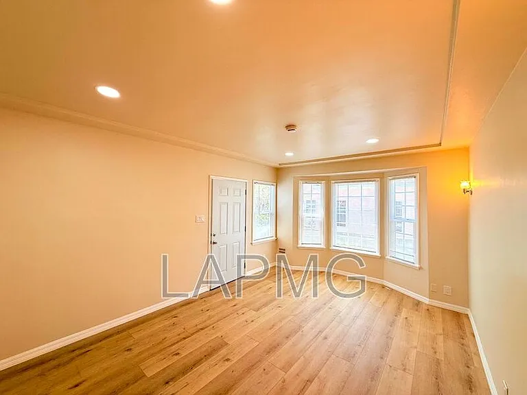 1535 S Fairfax Ave — Photo 1