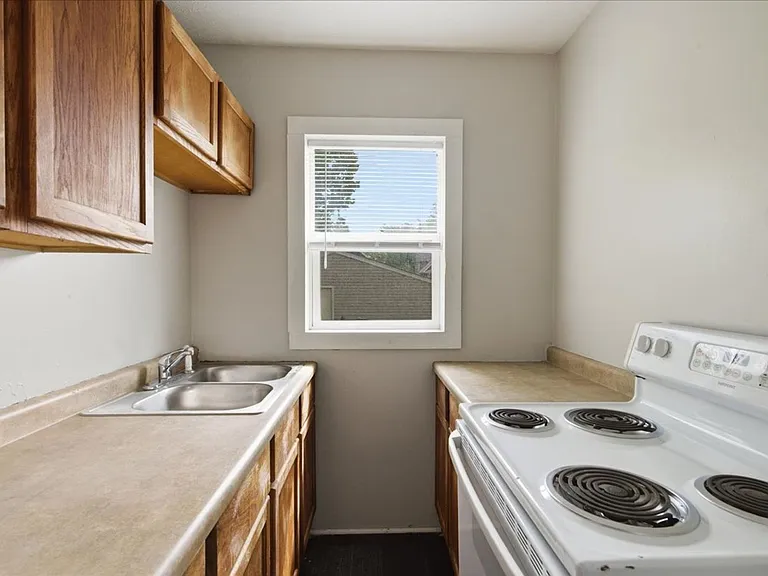 35 - 37 S Sherman Dr — Photo 14