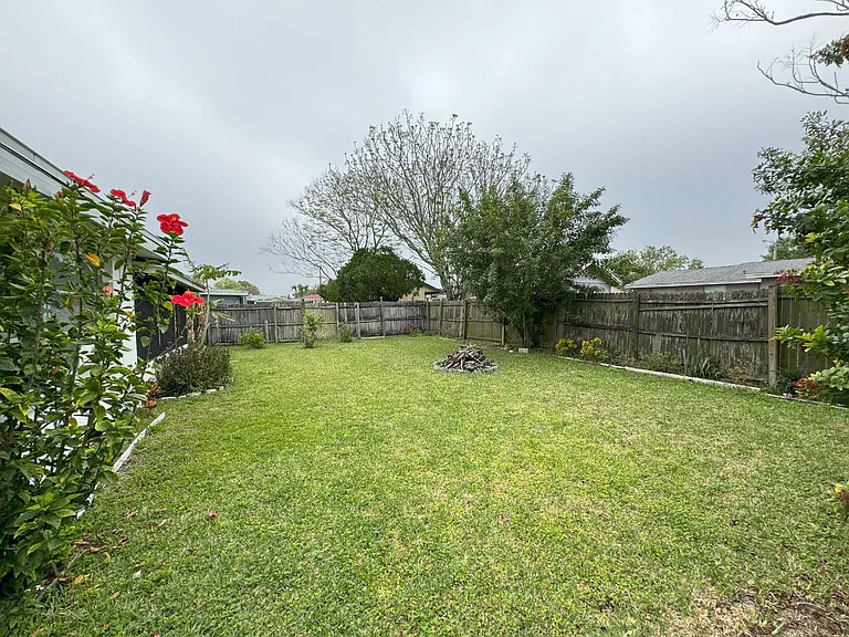 7410 Castanea Dr — Photo 17
