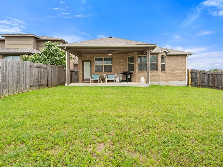 928 Myrna Bnd — Photo 30