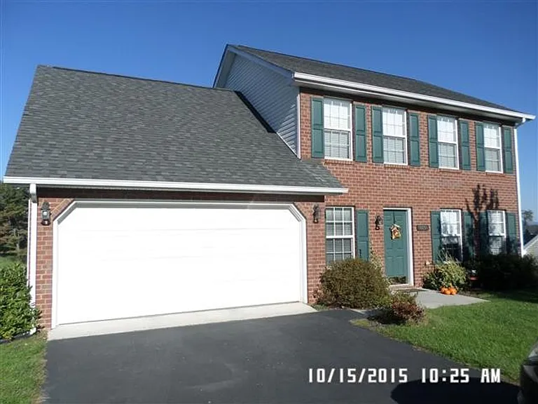 220 Windsor Dr — Photo 1