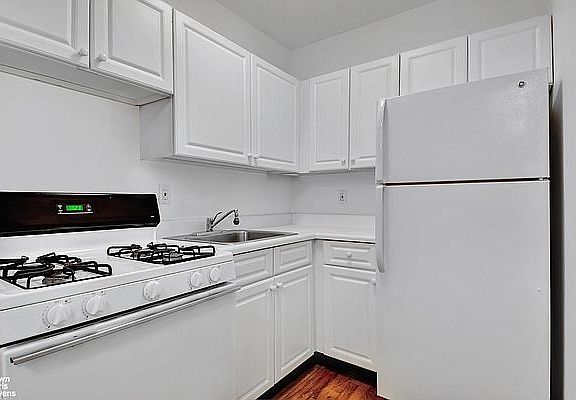2nd image of 213 W 122nd St APT 1