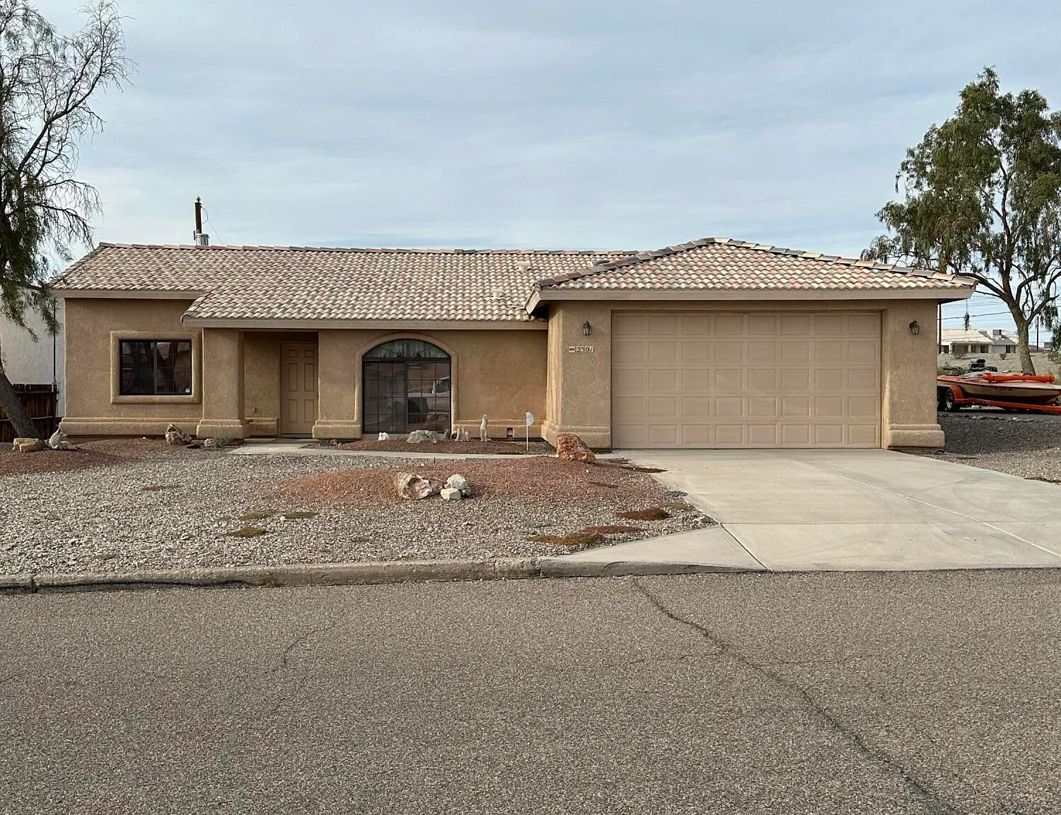 3 bed, 2.0 bath, 1421 sqft, $2,000 — Photo 1