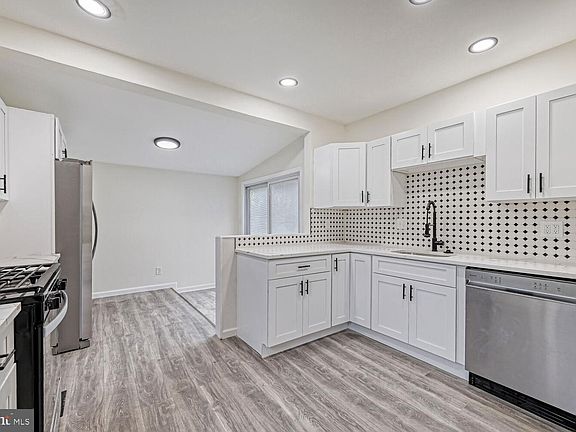 4th image of 207 S Rock Glen Rd