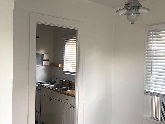 4th image of 2501 1/2 Oakdale St S APT 3