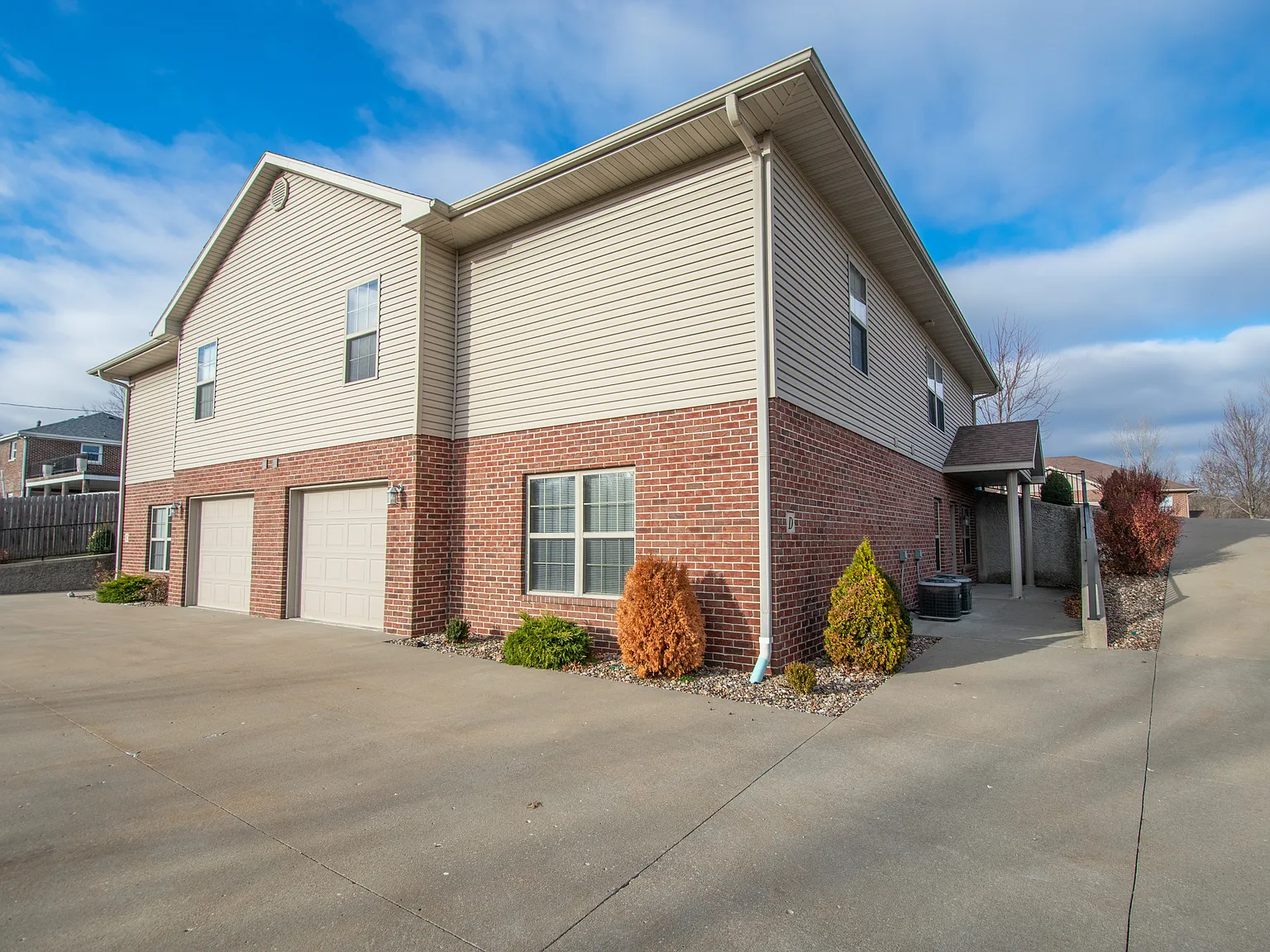 2 bed, 1100 sqft, $1,350 — Photo 1