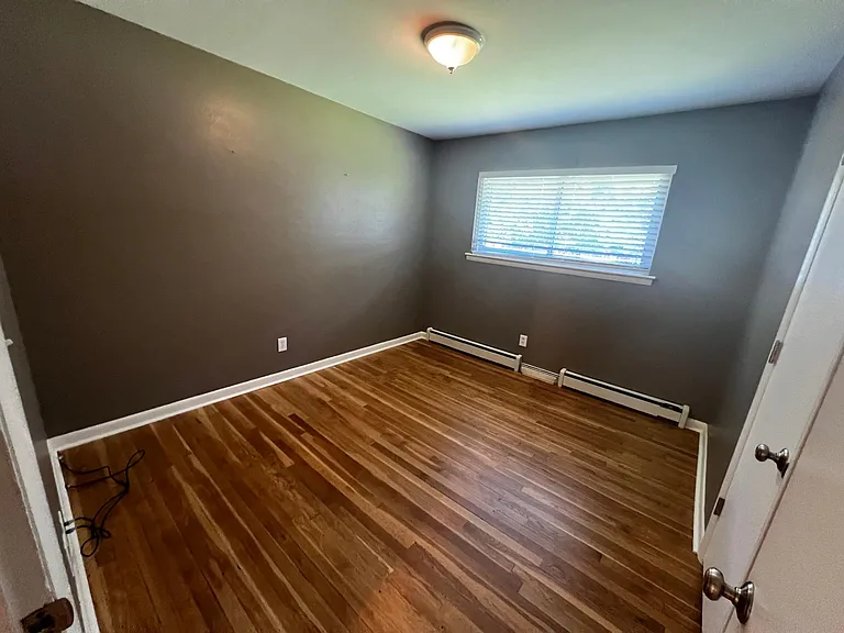 826 Claremont Ct — Photo 13