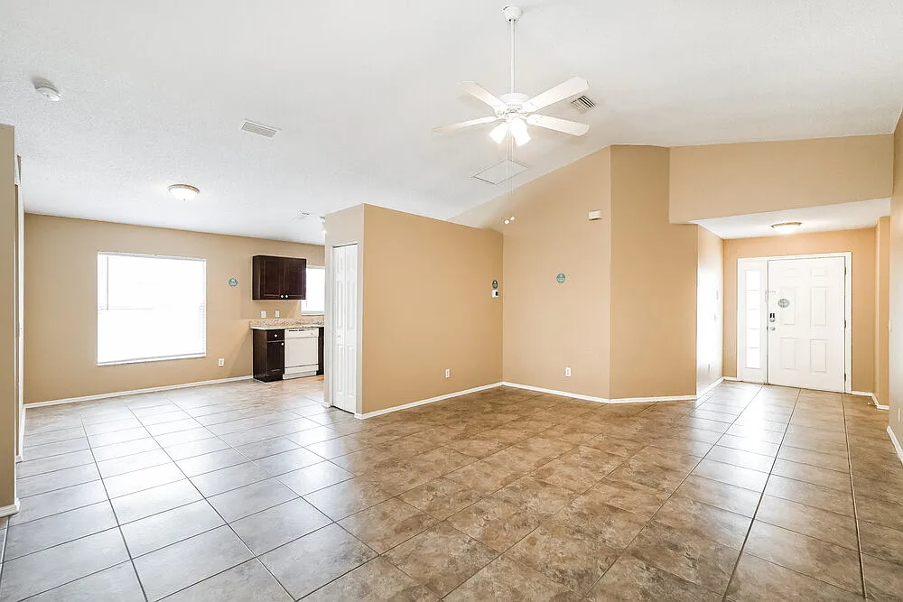 3 bed, 2.0 bath, 1309 sqft, $2,790 — Photo 4